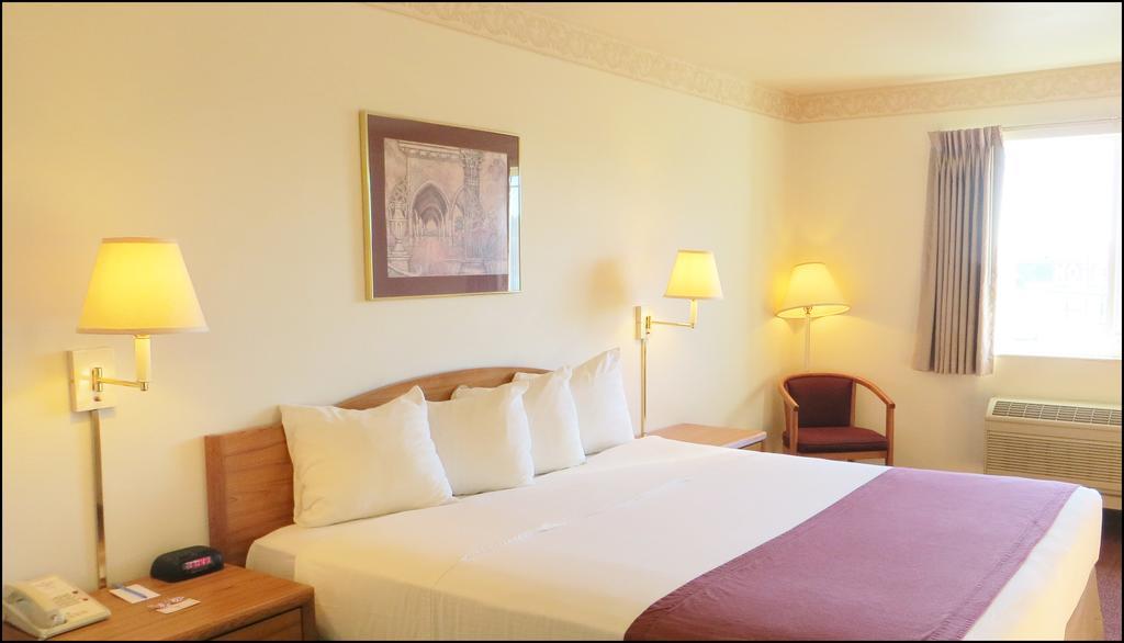 Peppermill Empress Inn Centralia Extérieur photo